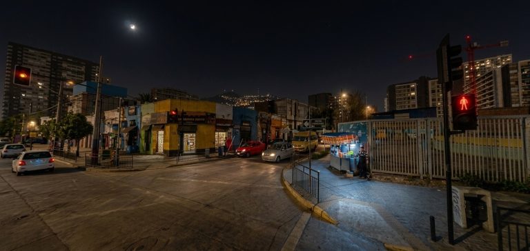 Millonario tropiezo en Independencia: El costo de la falta de servicio en la vía pública