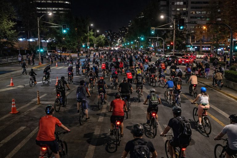 Irarrázaval se transforma: Una «recreovía nocturna» devuelve la calle al vecino