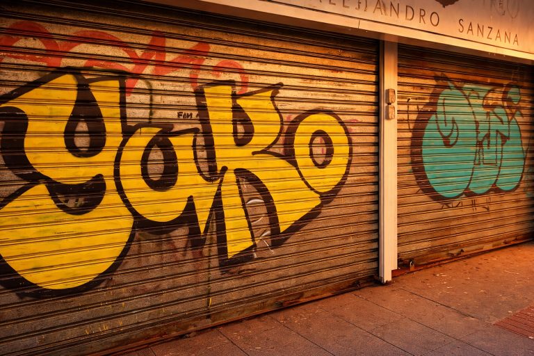 Patrimonio atacado: El costo legal de rayar la ciudad y la protección municipal